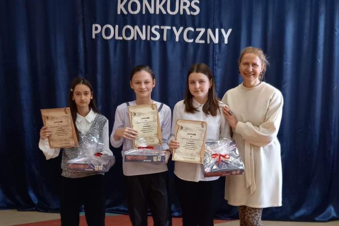 I miejsce naszych uczennic w Międzyszkolnym Konkursie Polonistycznym ,,Zaczytani po uszy"