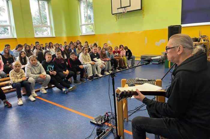 Koncert profilaktyczyny Jarosława Tioskowa ze studia „Art. Profilaktyka”